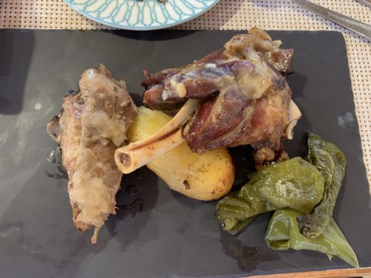 Блюда в ресторане - рулька