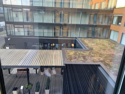 Вид из холла Holiday Inn Цюрих