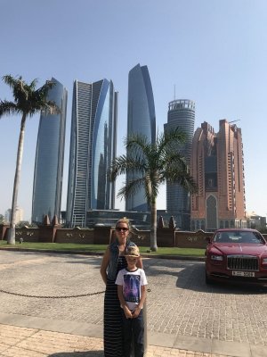 Вид на небоскрёбы Etihad Towers с территории отеля