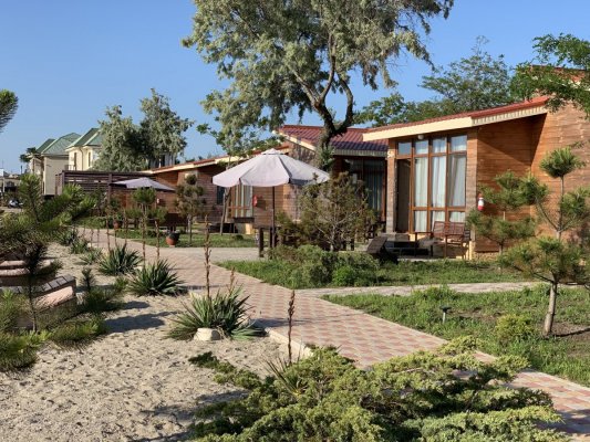 Коттедж со спальней и гостиной