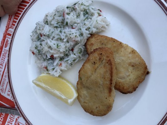 Рыбная котлета с креветкой и гарниром