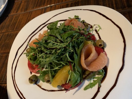 Салат с лососем