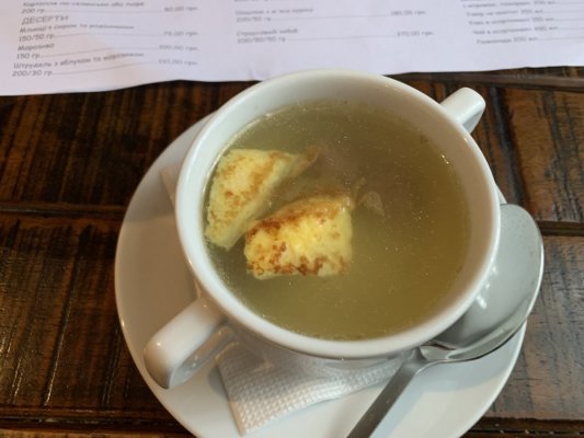 Бульон со страусиными фрикадельками и омлетом